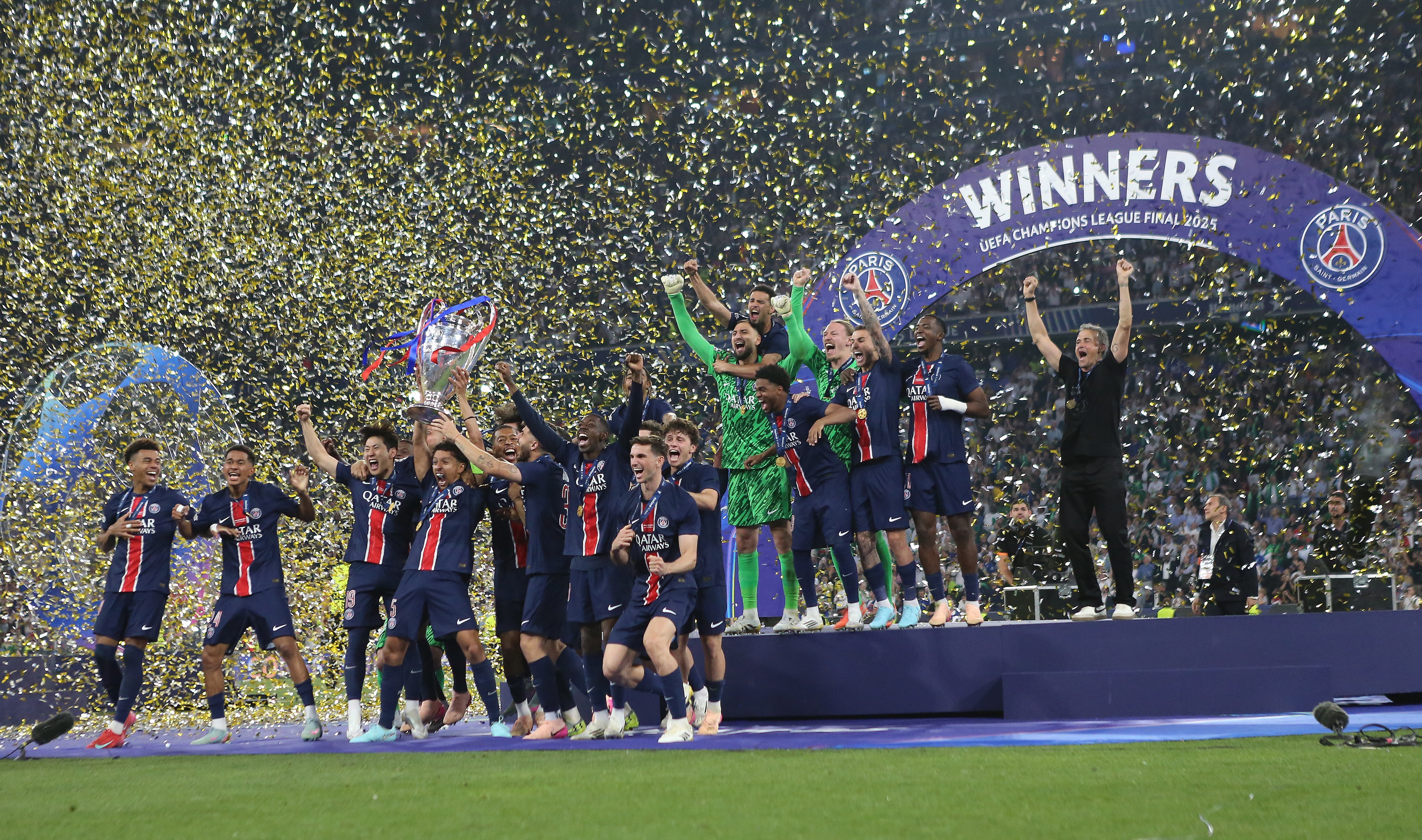 包含欧洲杯篮球锦标赛于巴黎开幕，法国队首战告捷的词条