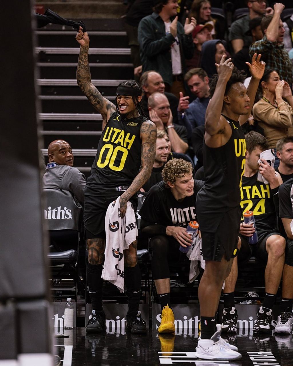 包含爵士战胜太阳，晋级西部半决赛的词条