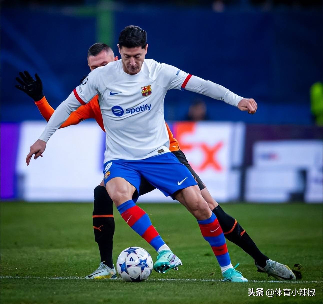 包含利物浦力克西班牙，莱万世界波破门西甲的词条