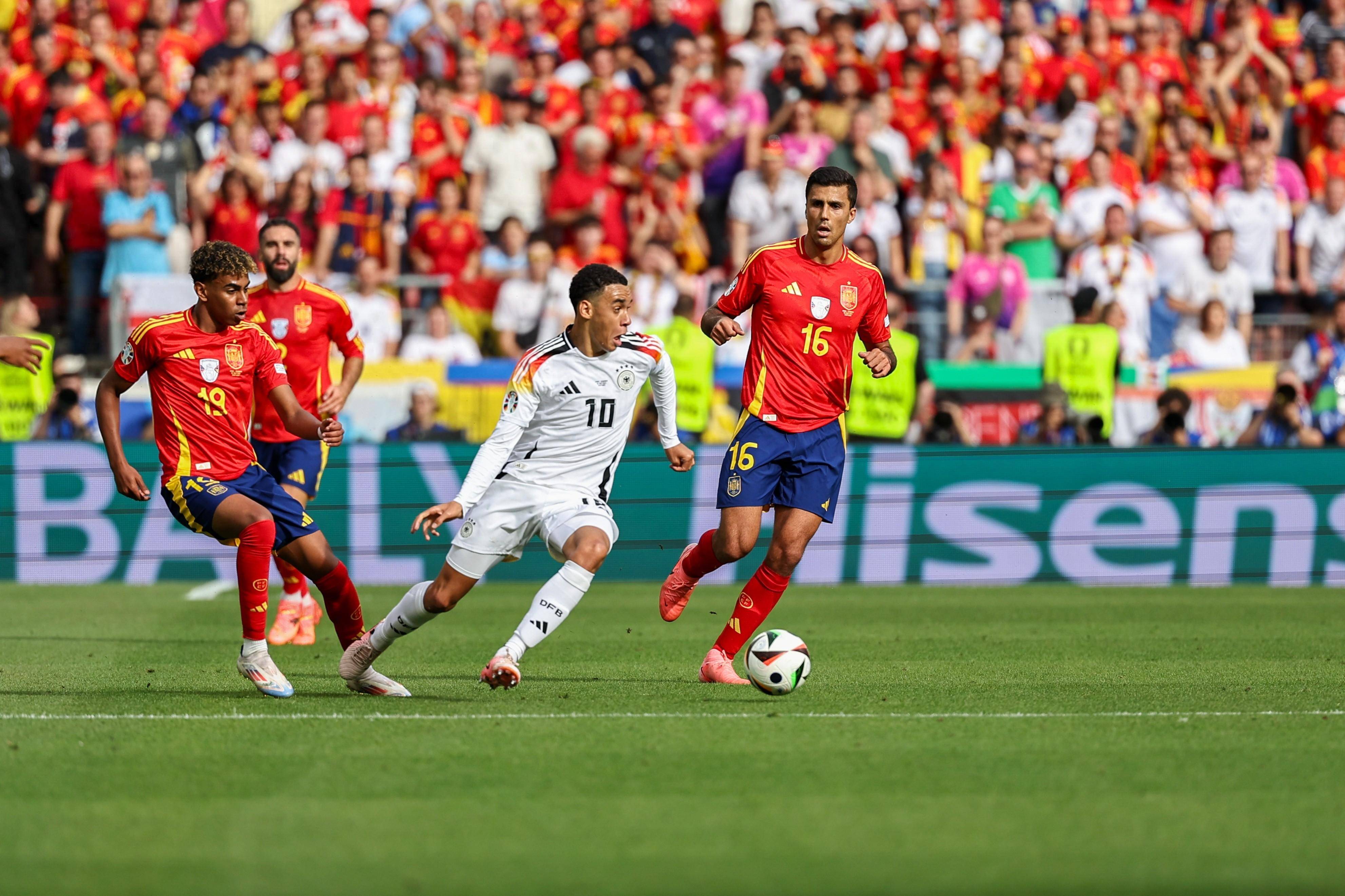 葡萄牙惊险晋级，西班牙遗憾告别的简单介绍