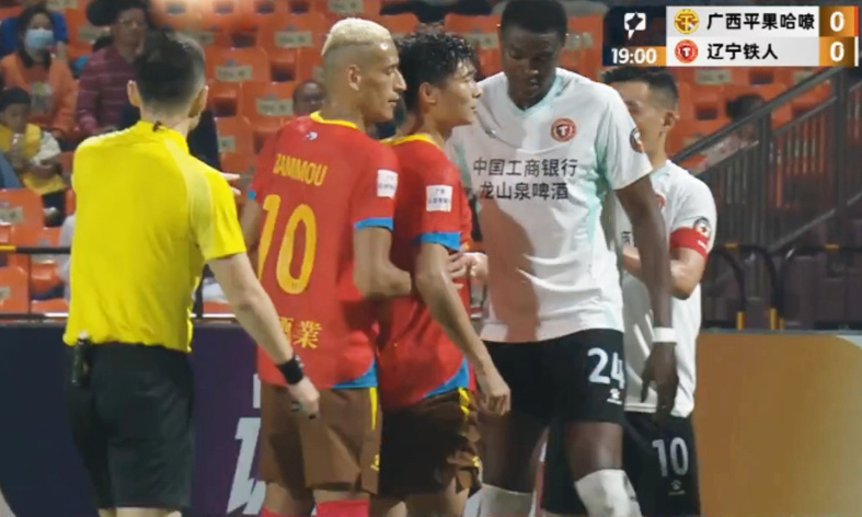 HLE横扫G2,BDD成为全场焦点淘汰赛2:1(广州) HLE横扫G2,BDD成为全场焦点淘汰赛2:1(广州)