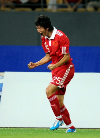 西亚劲旅稳操胜券，赢得关键胜利