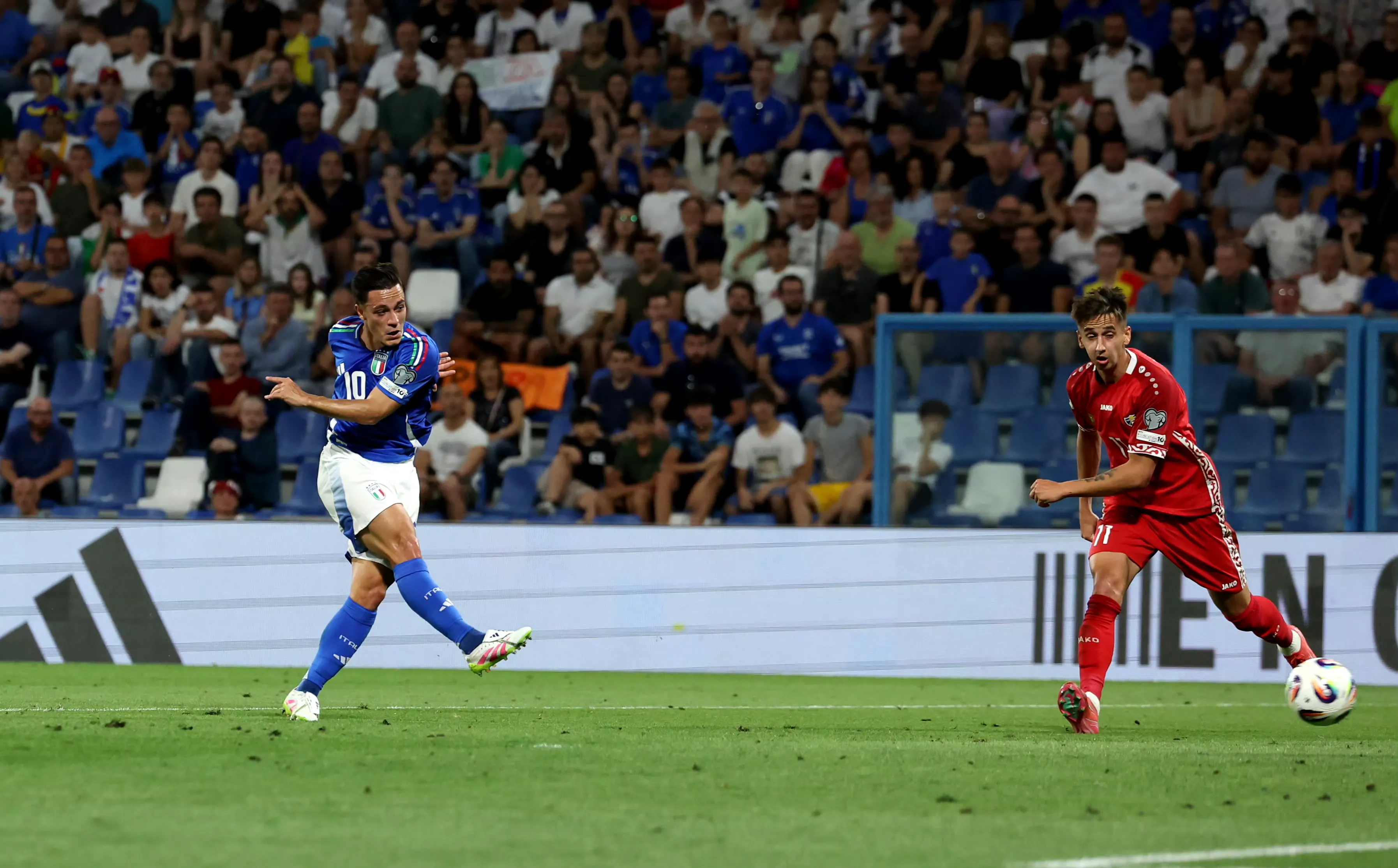 意大利队展现实力,晋级十六强 意大利队展现实力,晋级十六强