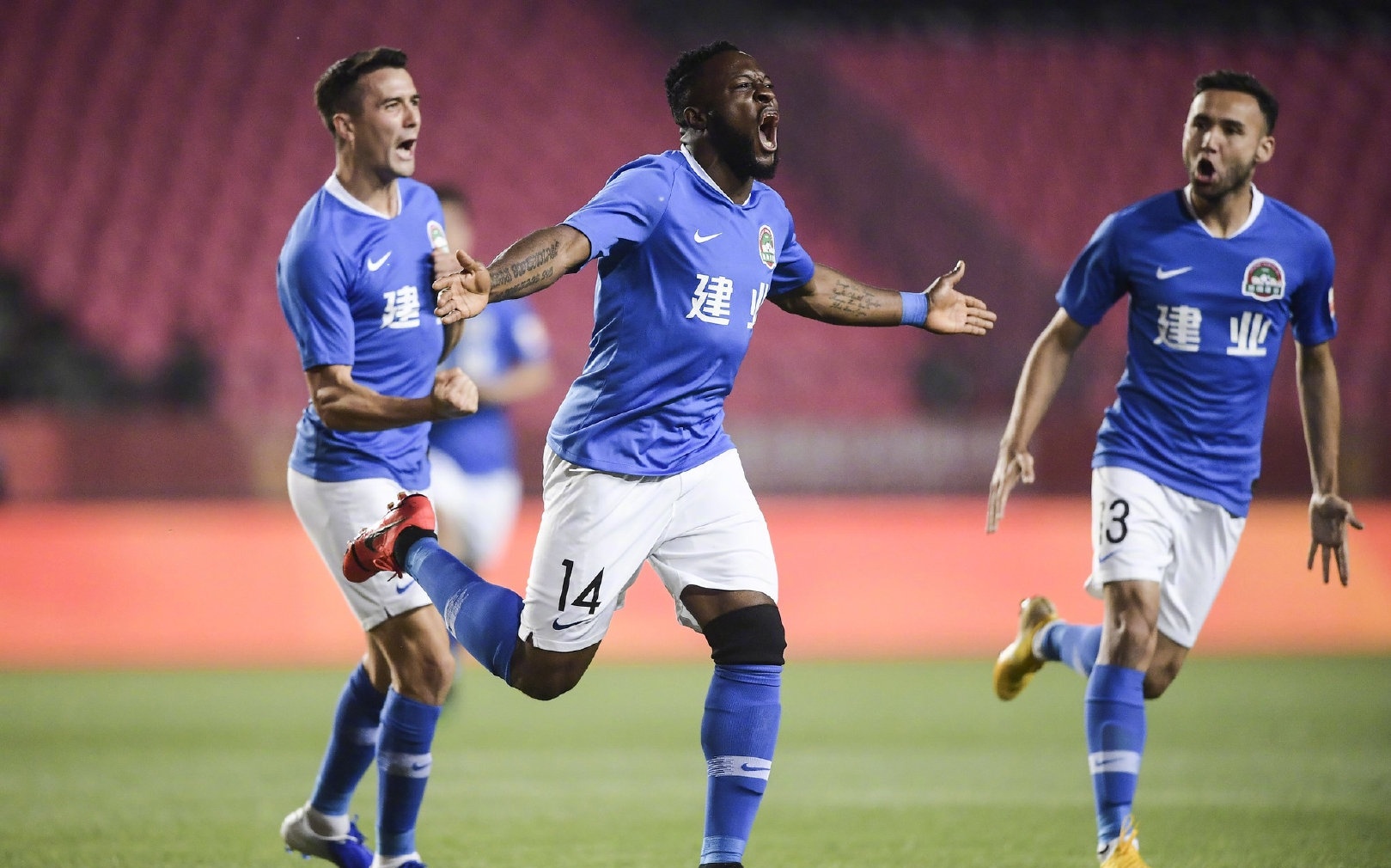 关于天津泰达不敌河南建业，积分榜位置再度下滑的信息