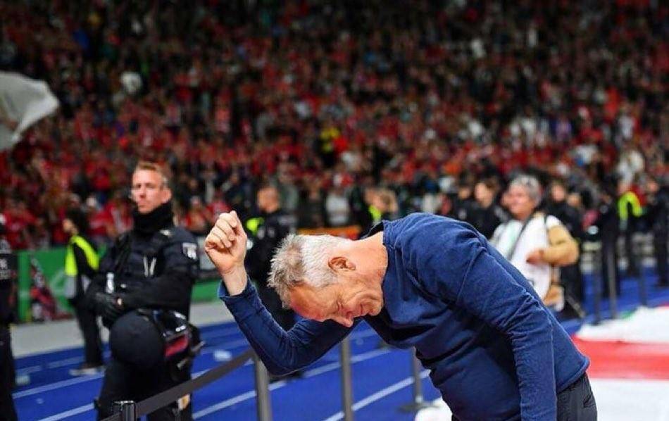 关于弗赖堡主帅对未来比赛充满信心的信息