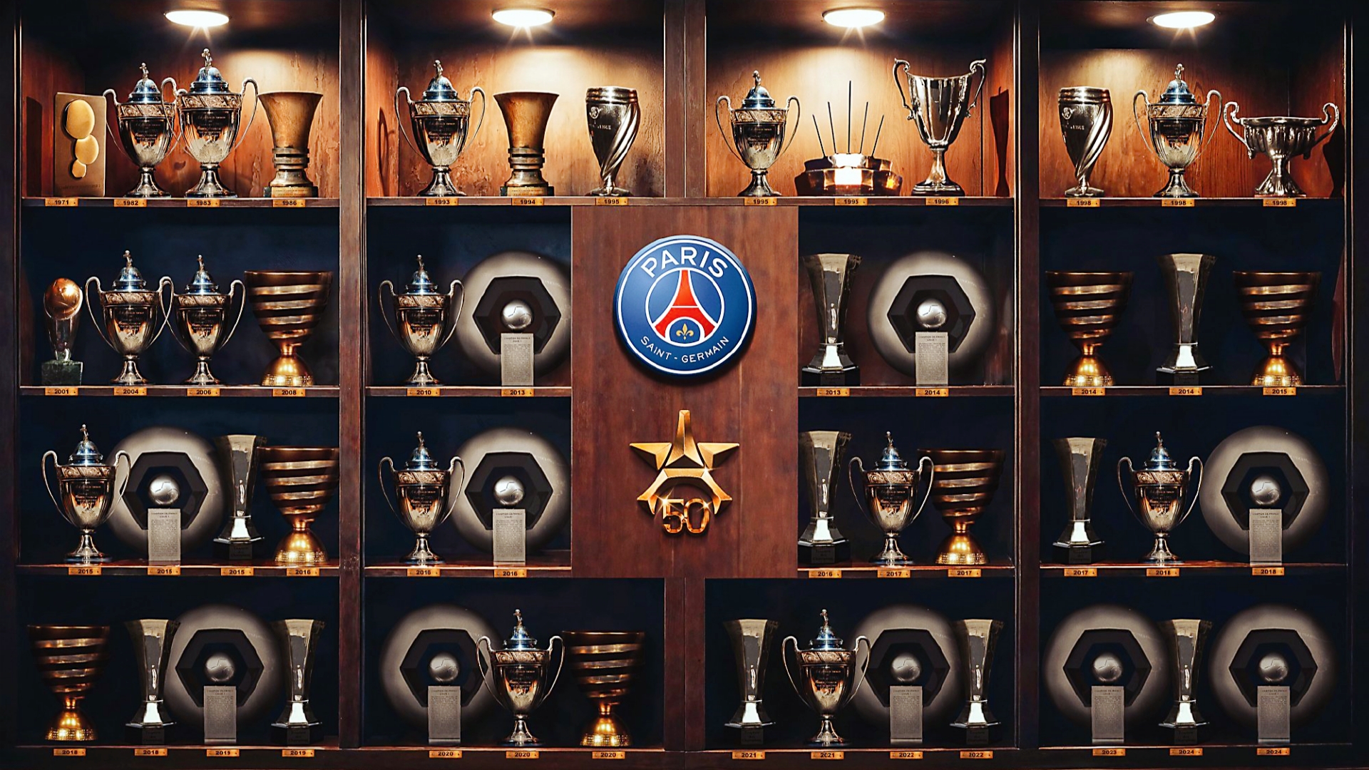 包含巴黎圣日耳曼客场大胜瓦朗谢纳,领跑积分榜的词条 包含巴黎圣日耳曼客场大胜瓦朗谢纳,领跑积分榜的词条