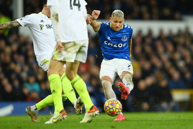 关于曼联客场大胜沃特福德，领跑积分榜位置更为稳固的信息