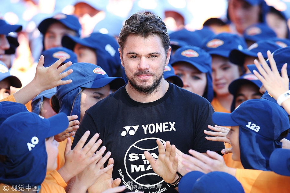 意大利网球队完胜澳大利亚网球队，瓦林卡送出助攻