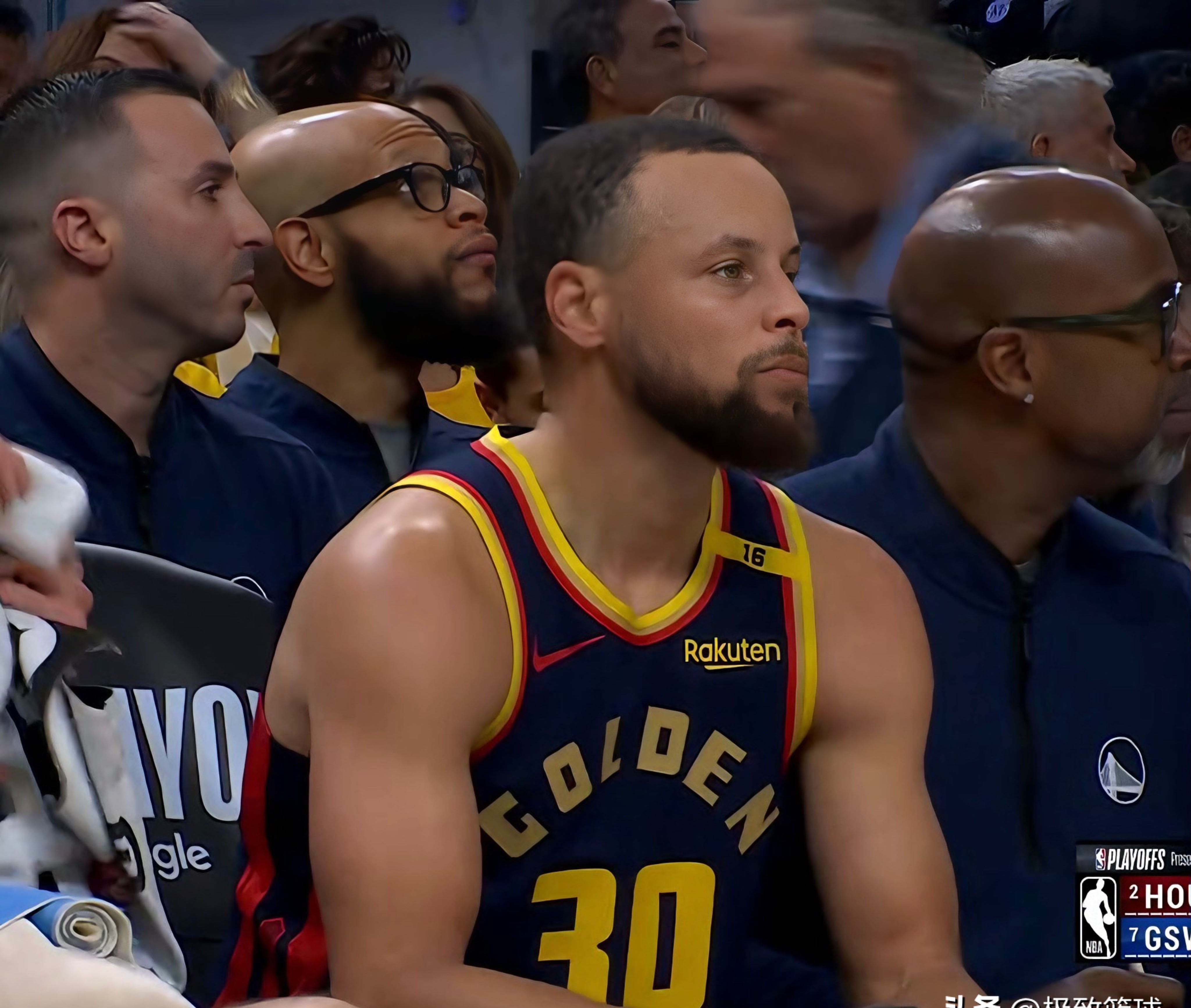 勇士球员史蒂芬-库里伤愈复出