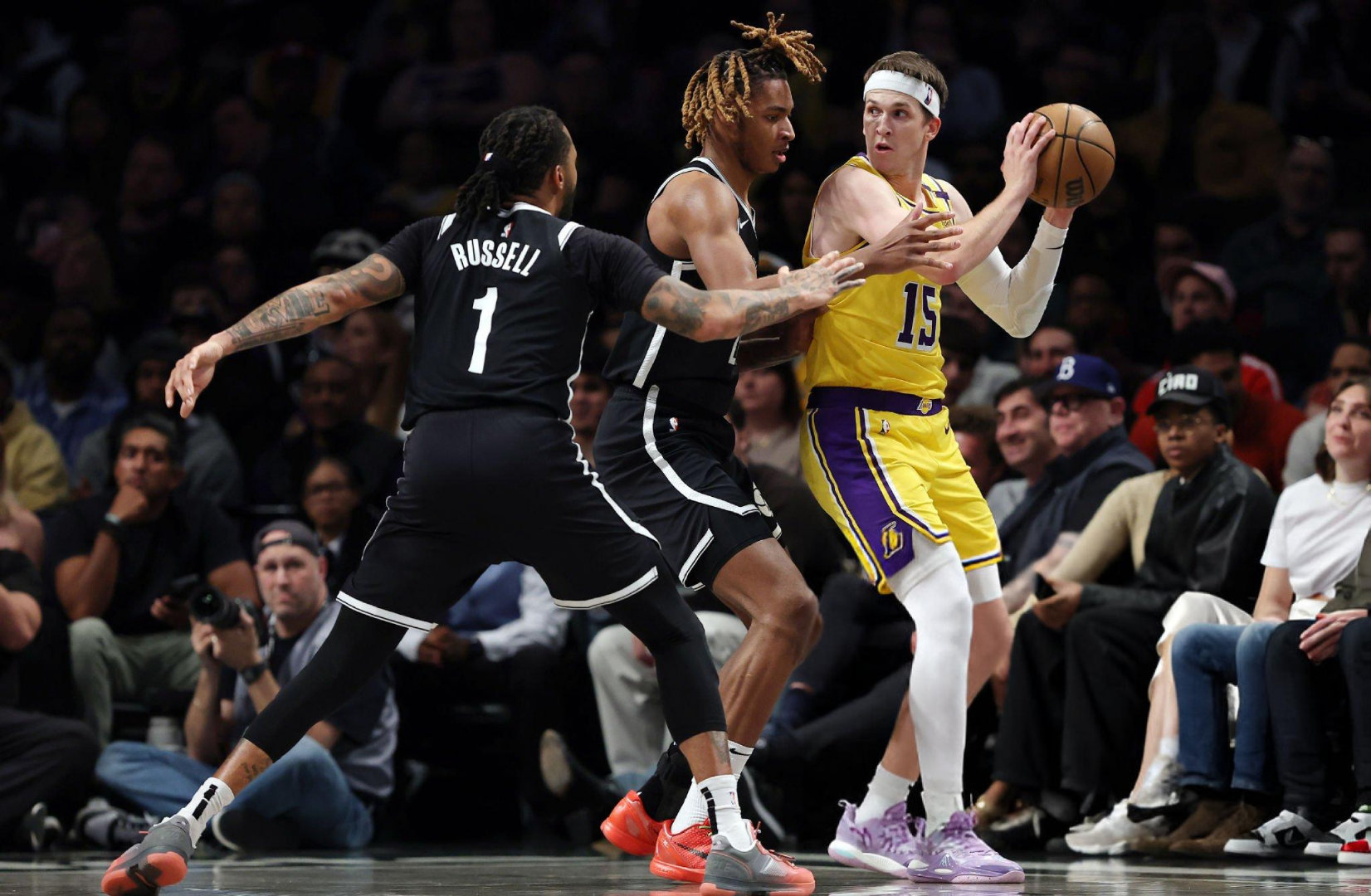 包含篮网客场胜湖人，全明星巨星出色发挥的词条