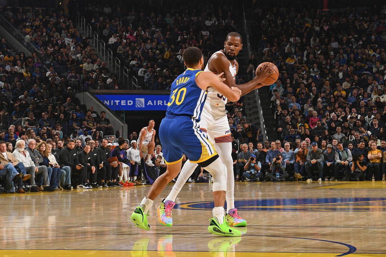 篮网战胜灯泡队登顶赛区的简单介绍