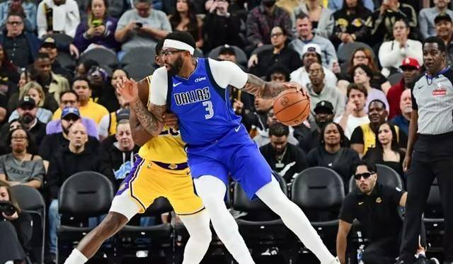 独行侠狂胜湖人，布克存在感拉满