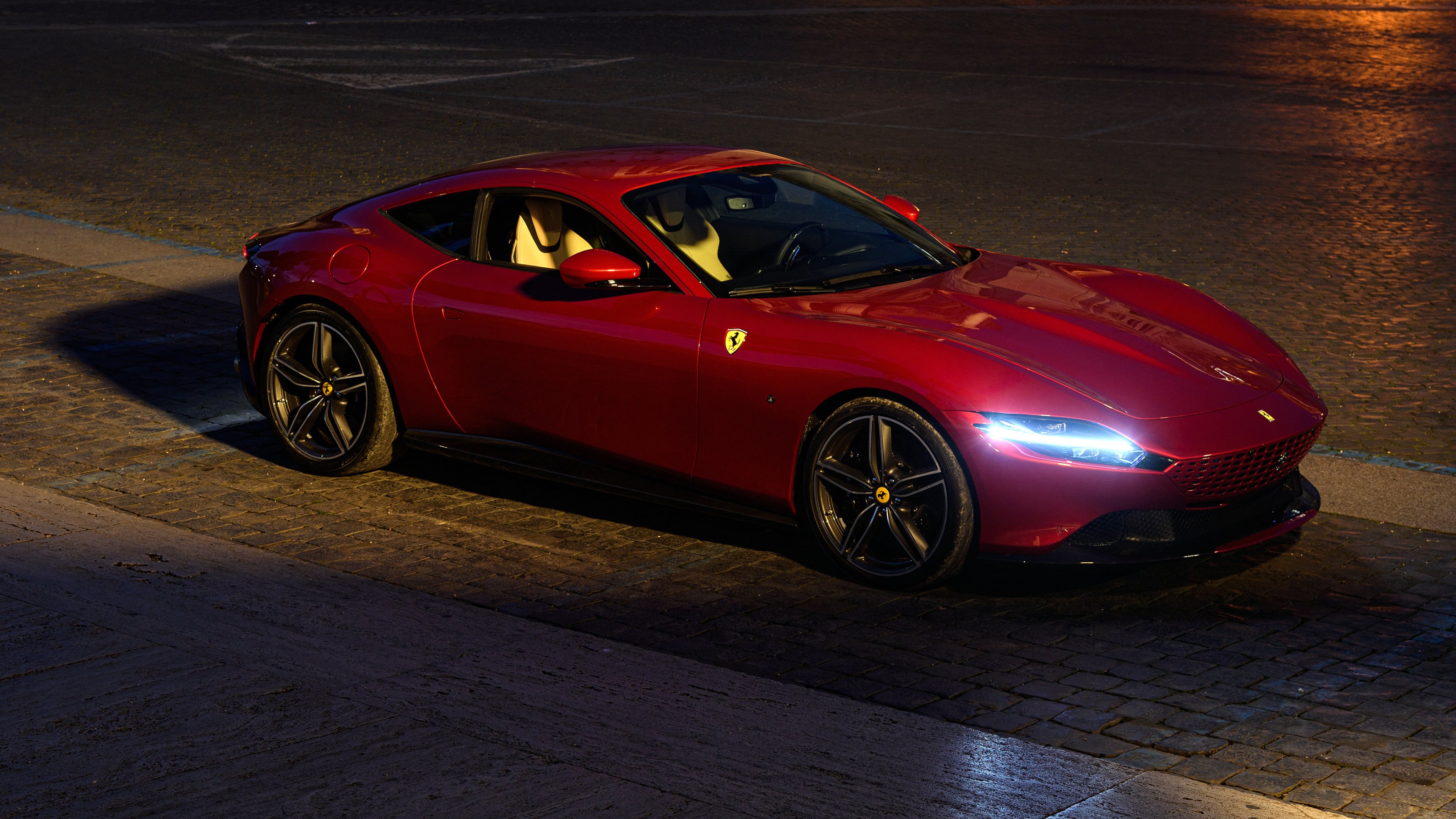 双线战火，意甲天王山硝烟未散，欧战豪强曼联拜仁强势破局